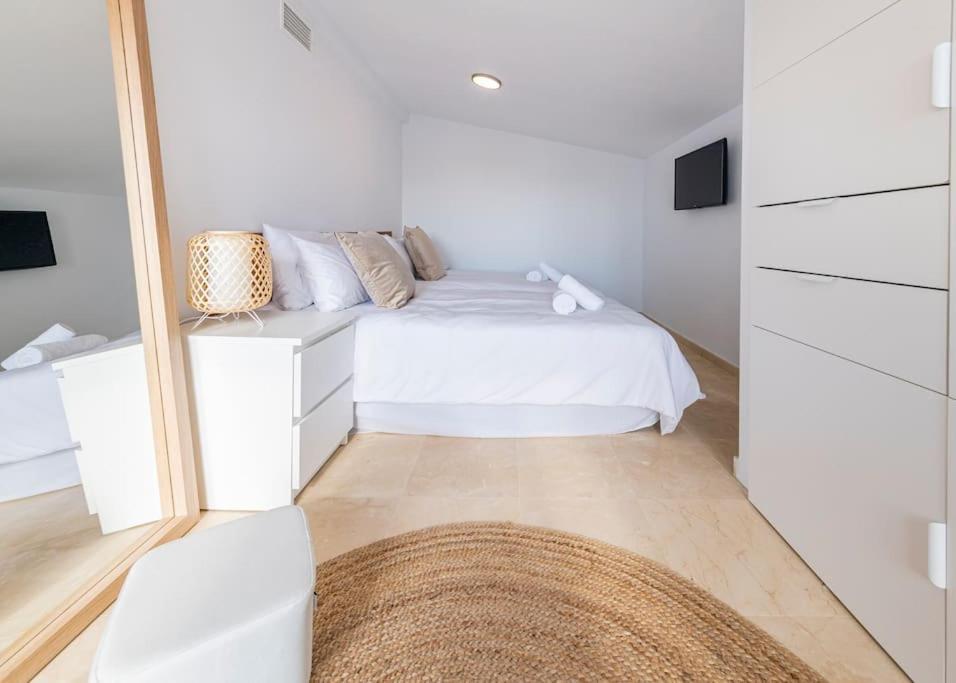 Atico Nuevo En Lujosa Urbanizacion Junto A Restaurantes Y Cafeterias Apartament Marbella